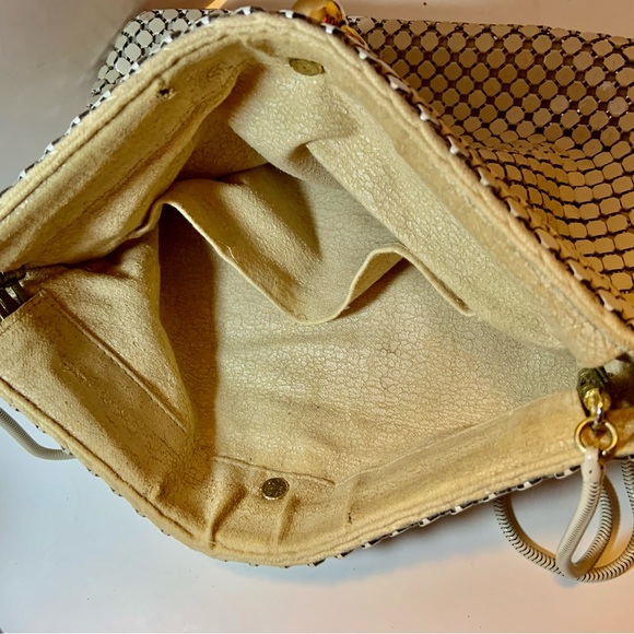 Vintage La Regale Cream Interlocking Beaded Crossbody Glamour Evening Party Bag - Picture 14 of 17